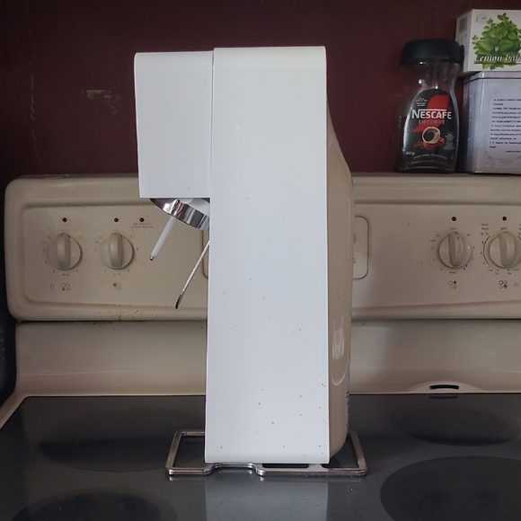 Sleek White Soda Maker - Picture 2 of 6